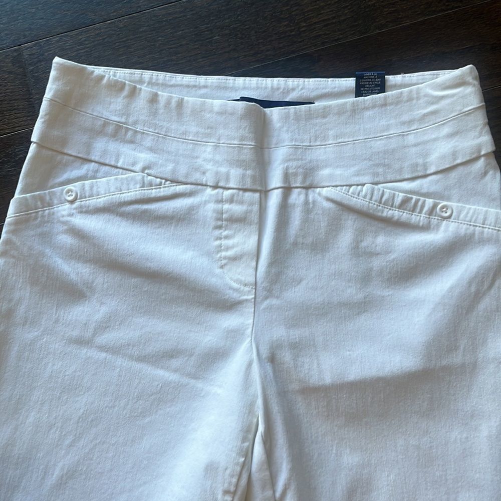 Very comfortable to wear, casual white summer pants. - Picture 9 of 16